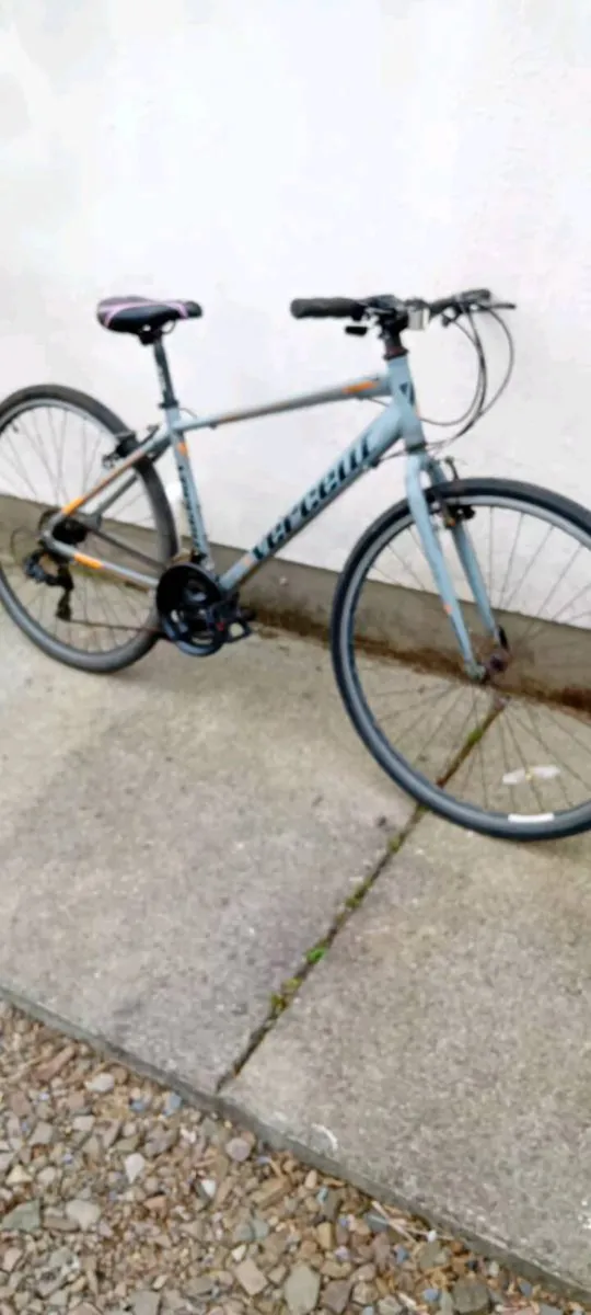Hybrid bike - Image 1