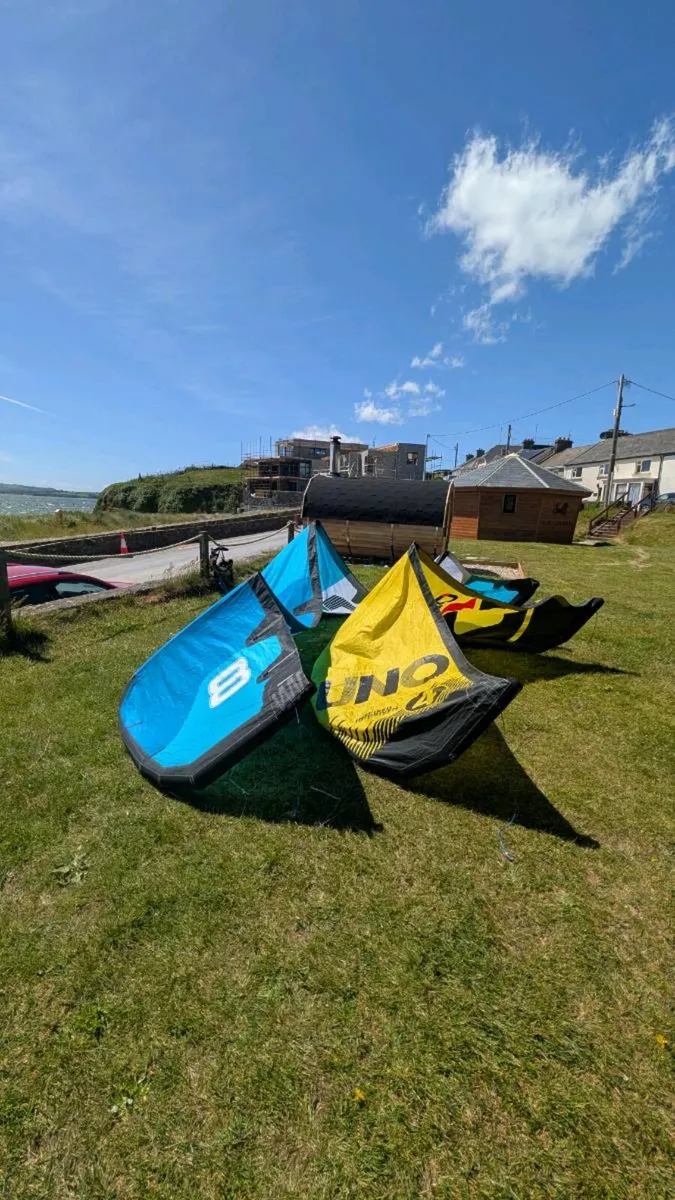 Ozone Enduro V5 8M kite - Image 1