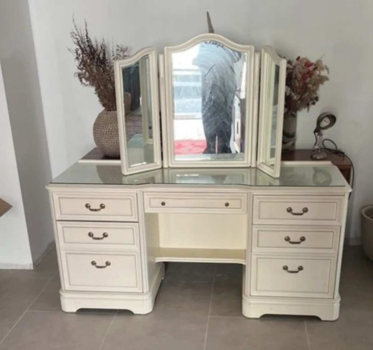Dressing table - Image 1
