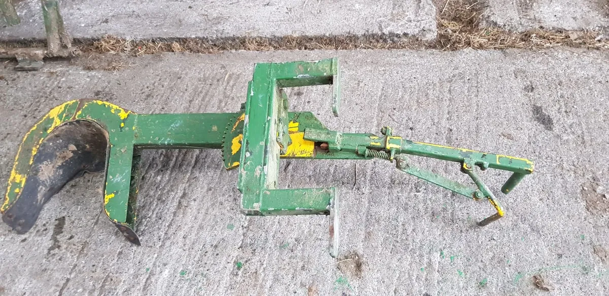Cattle Crush Gate and Head Scoop - Image 2