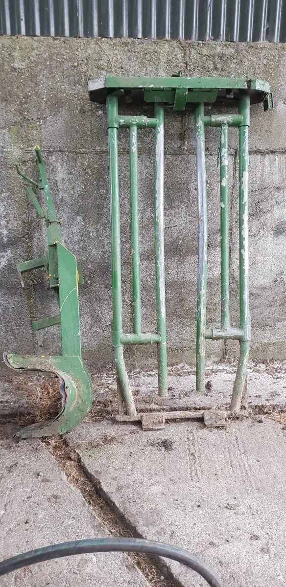 Cattle Crush Gate and Head Scoop - Image 3