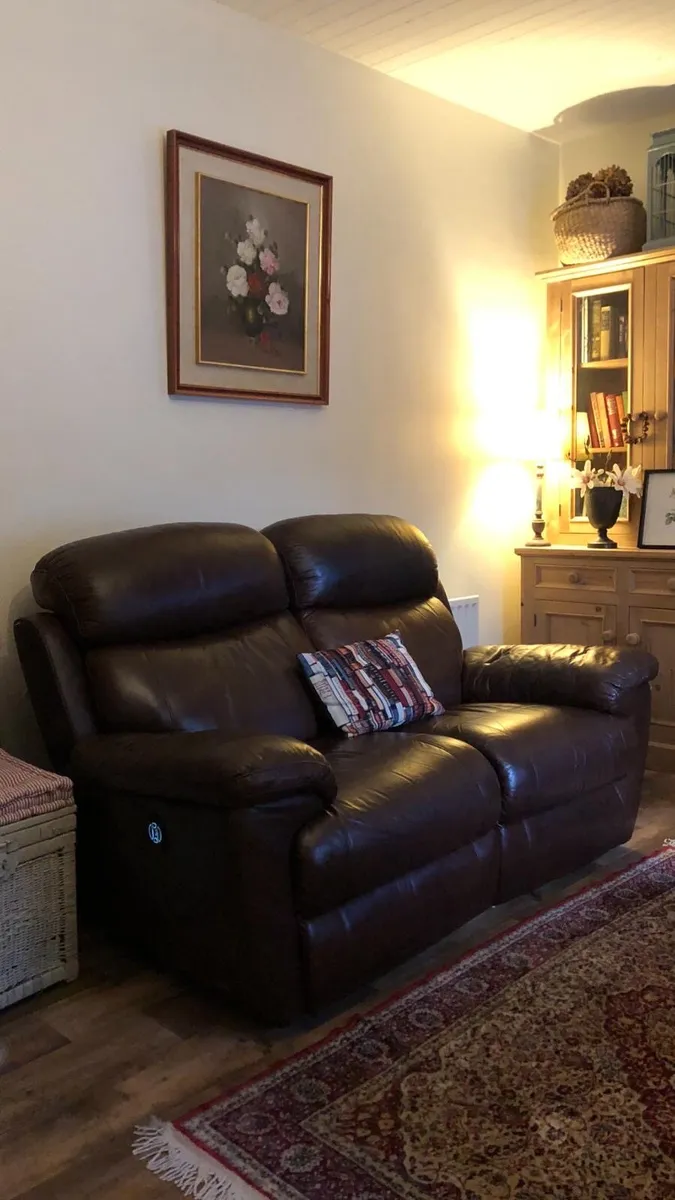 Leather two seater couch - Image 1