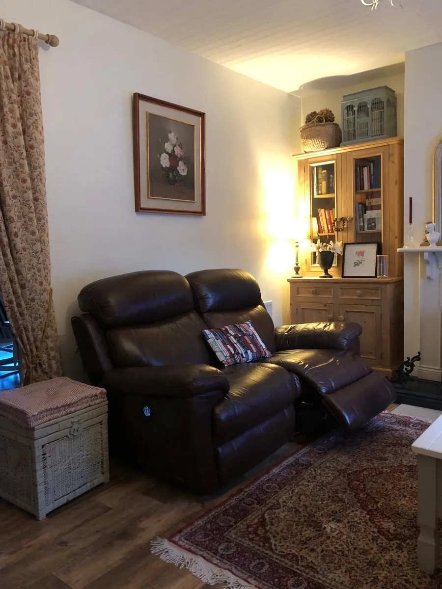 Leather two seater couch - Image 2