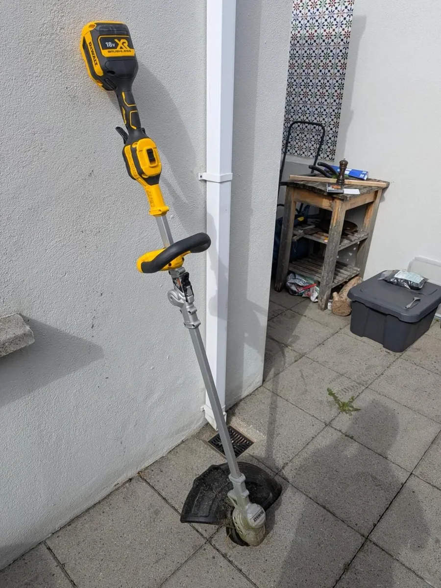 Strimmer - DeWalt 18V XR Brushless Cordless - Image 1