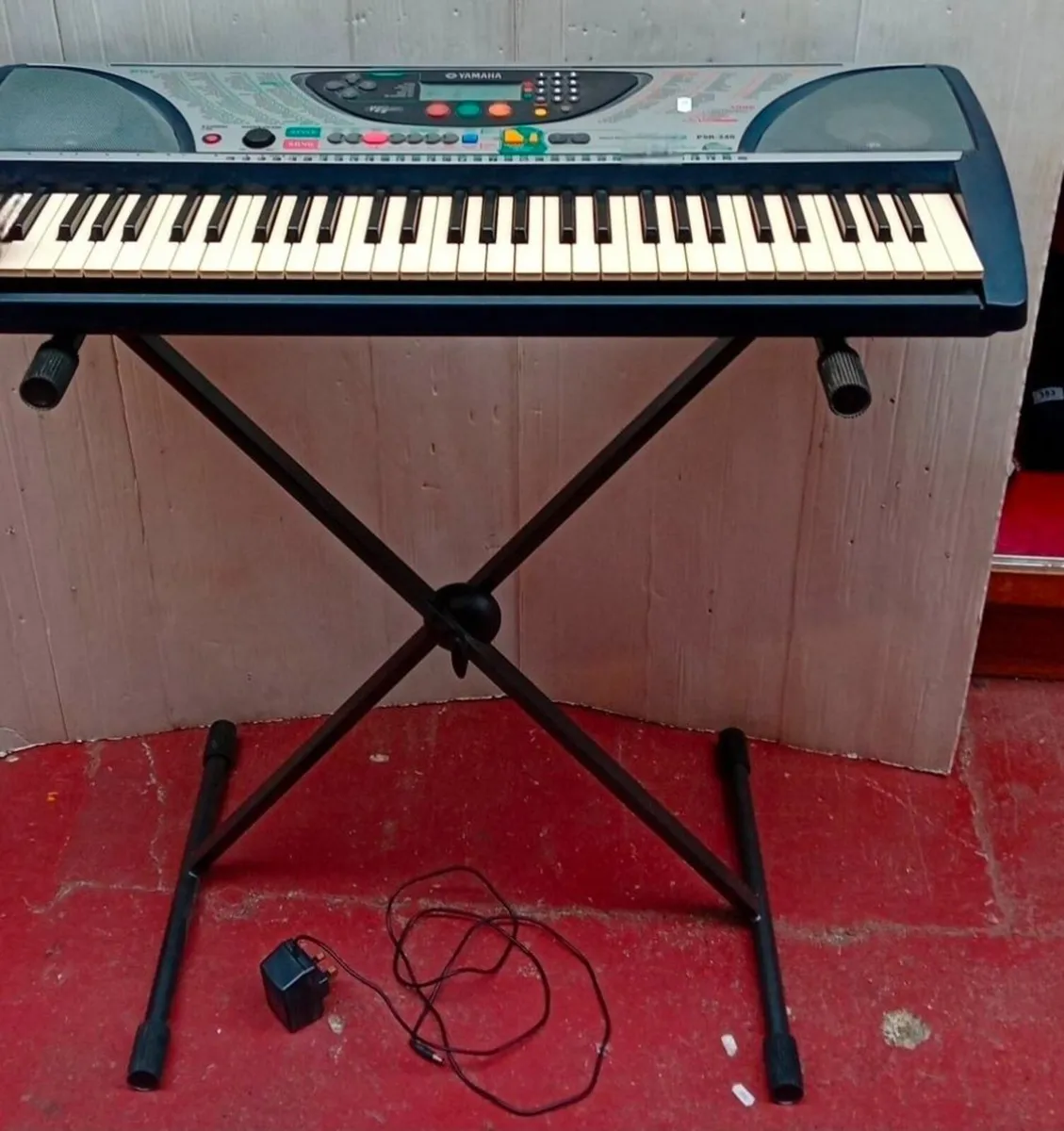 Yamaha PSR-240 portable electronic keyboard - Image 1