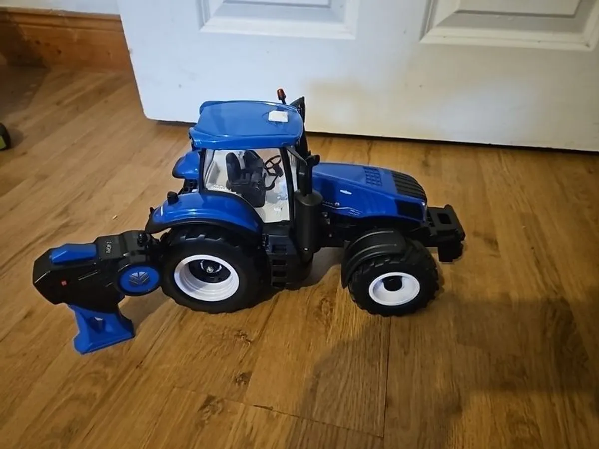 New Holland T8.435 Genesis rc tractor - Image 1