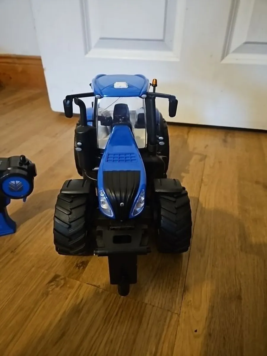 New Holland T8.435 Genesis rc tractor - Image 2