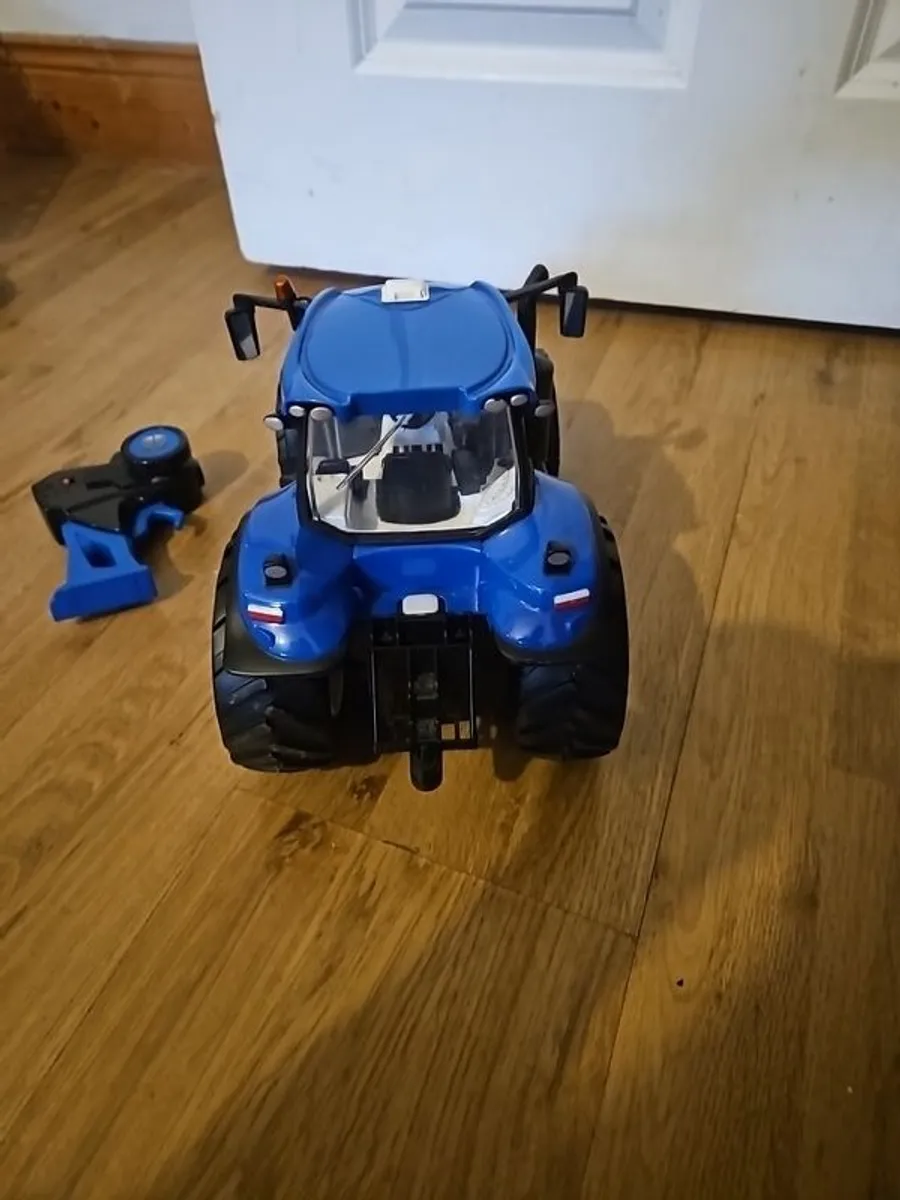New Holland T8.435 Genesis rc tractor - Image 3