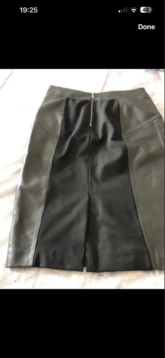 Ladies leather skirt size 10 €20 - Image 2