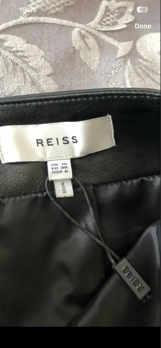 Ladies leather skirt size 10 €20 - Image 3