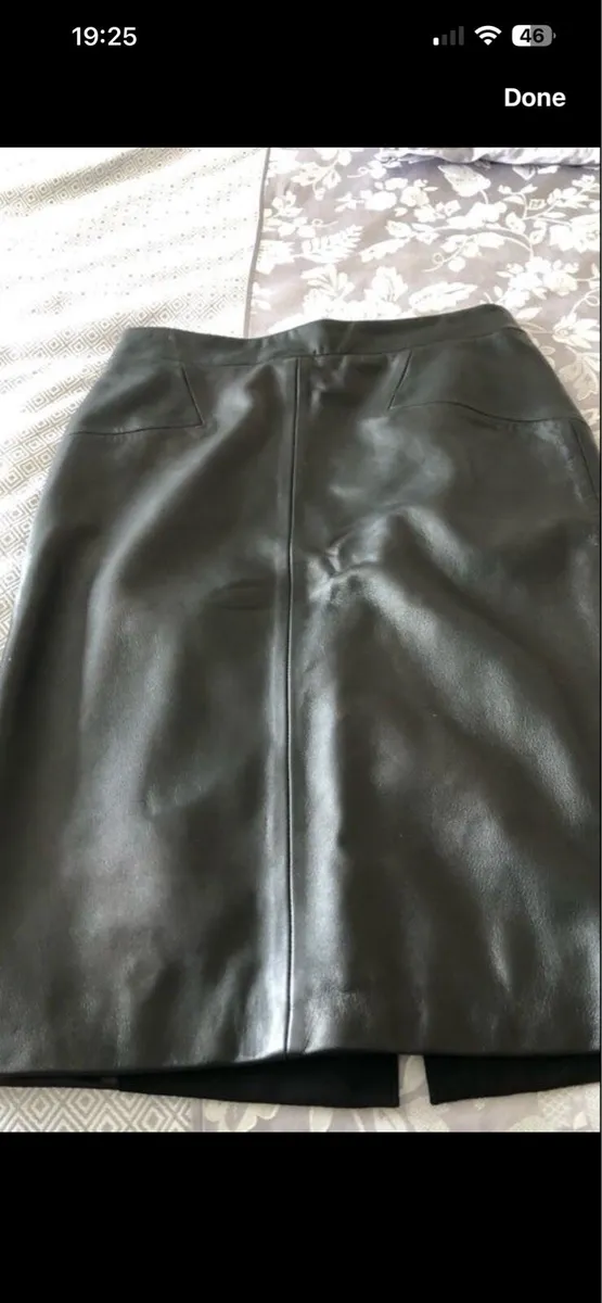 Ladies leather skirt size 10 €20 - Image 4