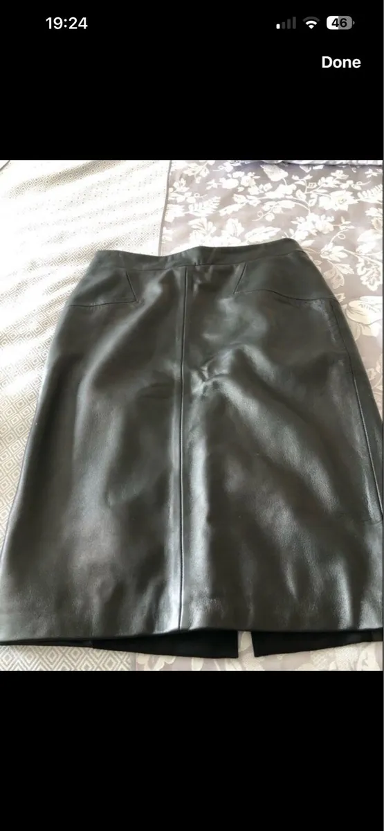 Ladies leather skirt size 10 €20 - Image 1