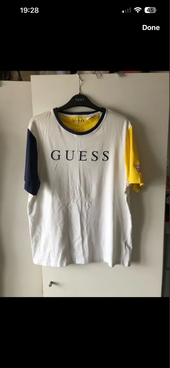 Mens Guess teeshirt size M €15 - Image 1