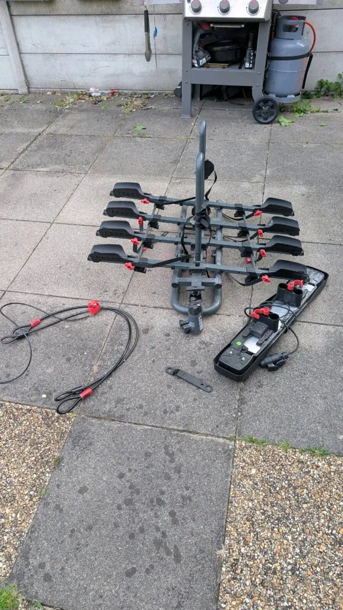 Halfords 4 Bike Towbar Mounted Bike Rack - Image 1