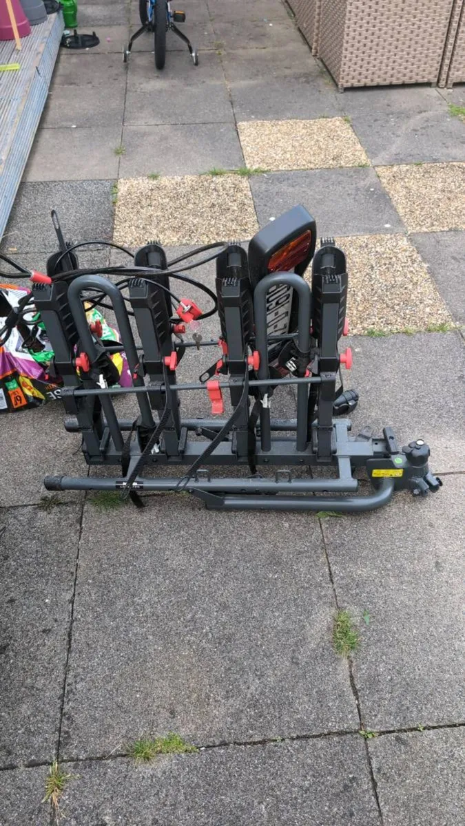 Halfords 4 Bike Towbar Mounted Bike Rack - Image 3