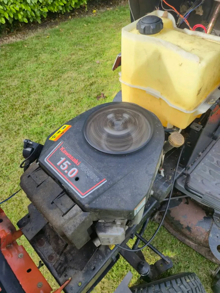 Husqvarna CTH150 Twin ride-on mower.
15hp Kawasaki - Image 4