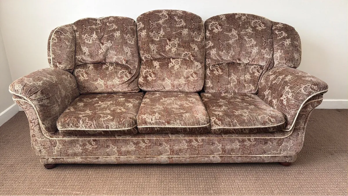 3+1+1 Suite of Furniture - Image 3