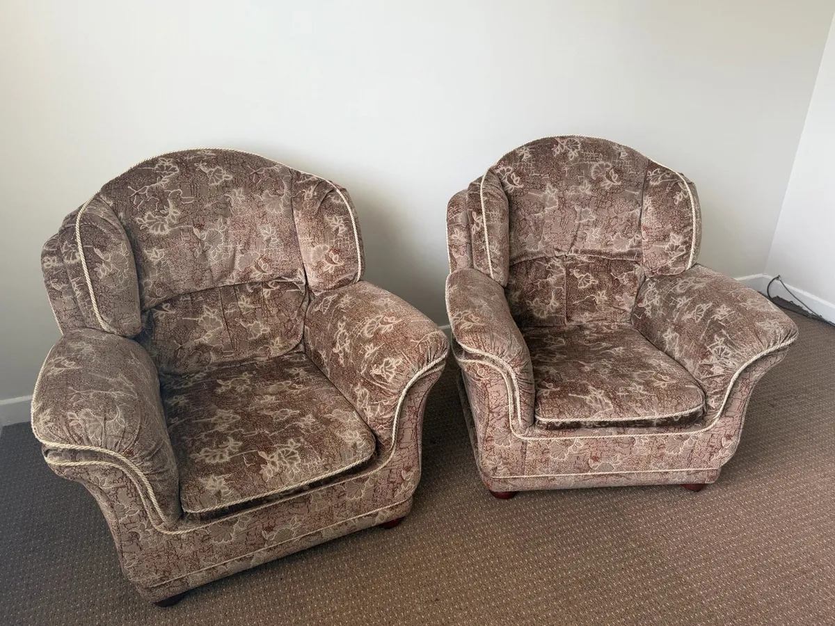 3+1+1 Suite of Furniture - Image 4