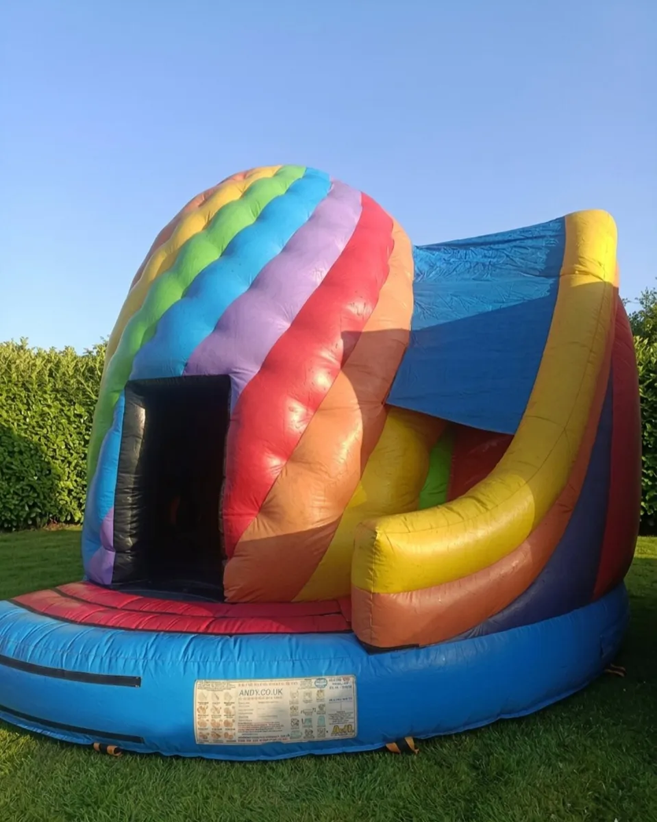 Bouncy castle - Image 2