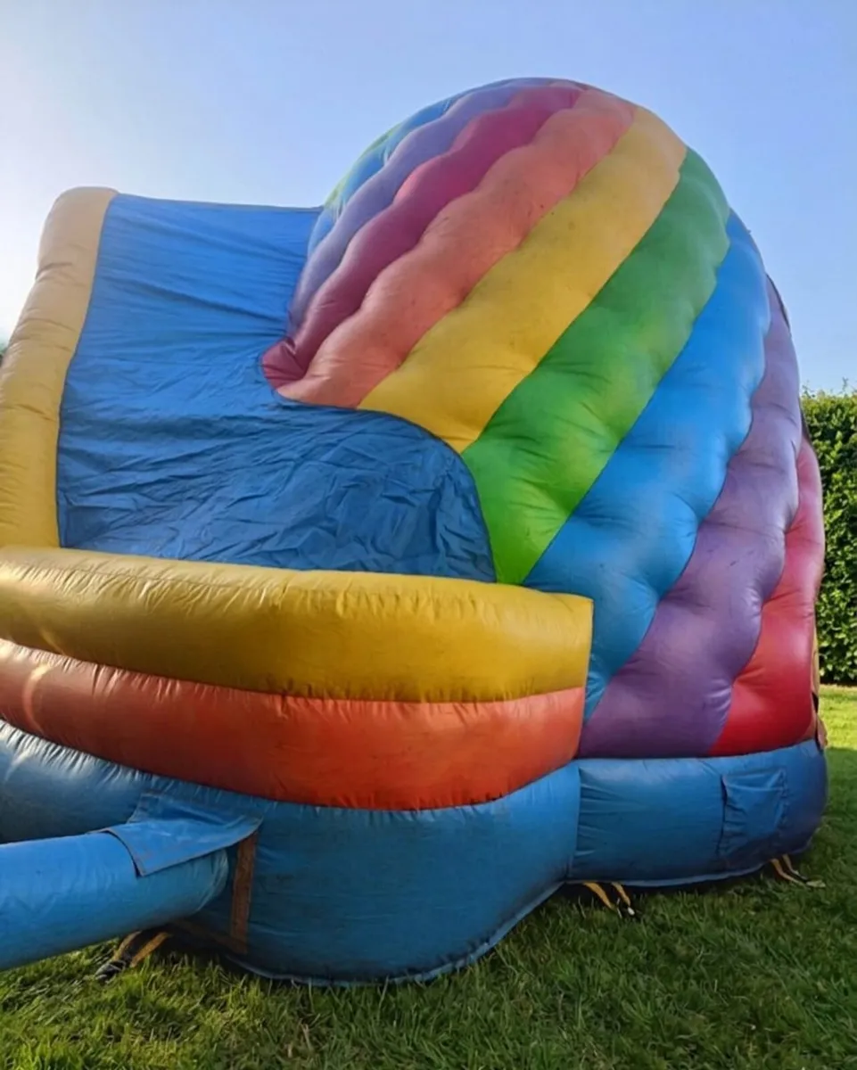 Bouncy castle - Image 3