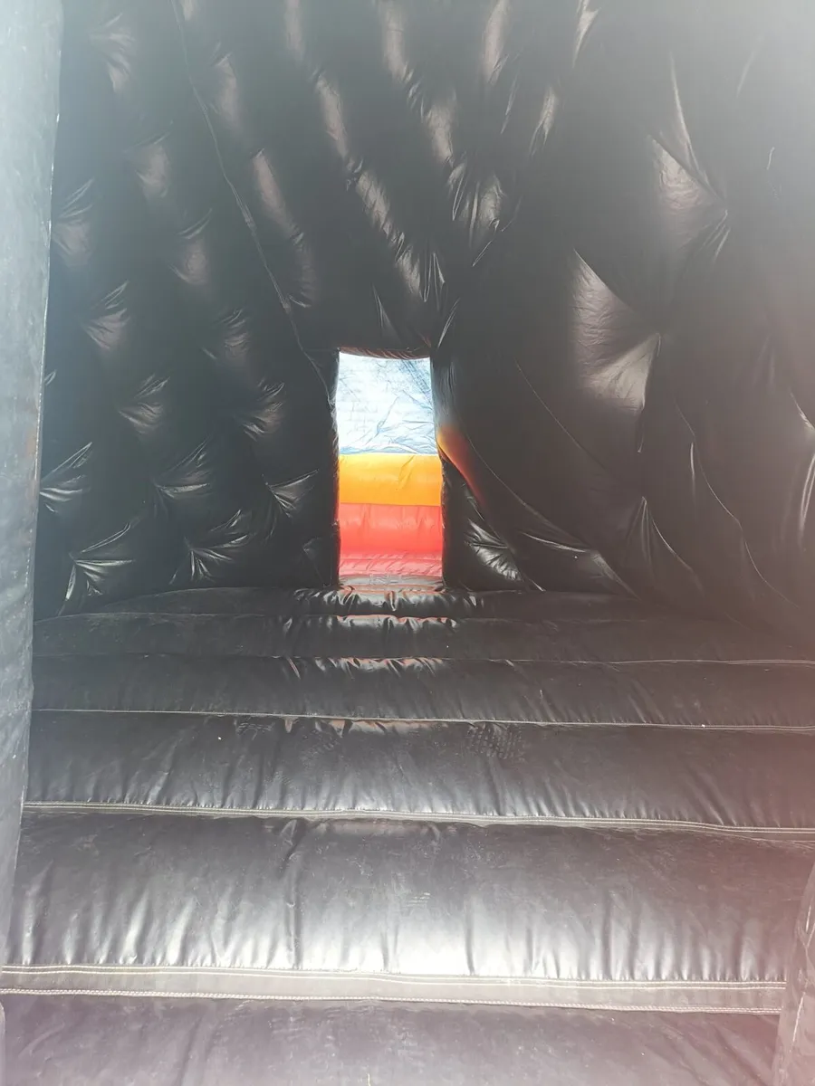 Bouncy castle - Image 4