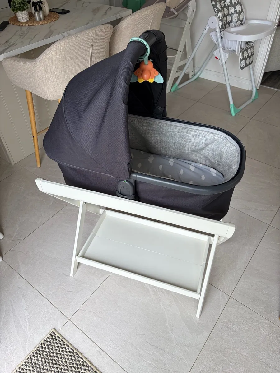 Uppababy bassinet stand - Image 1