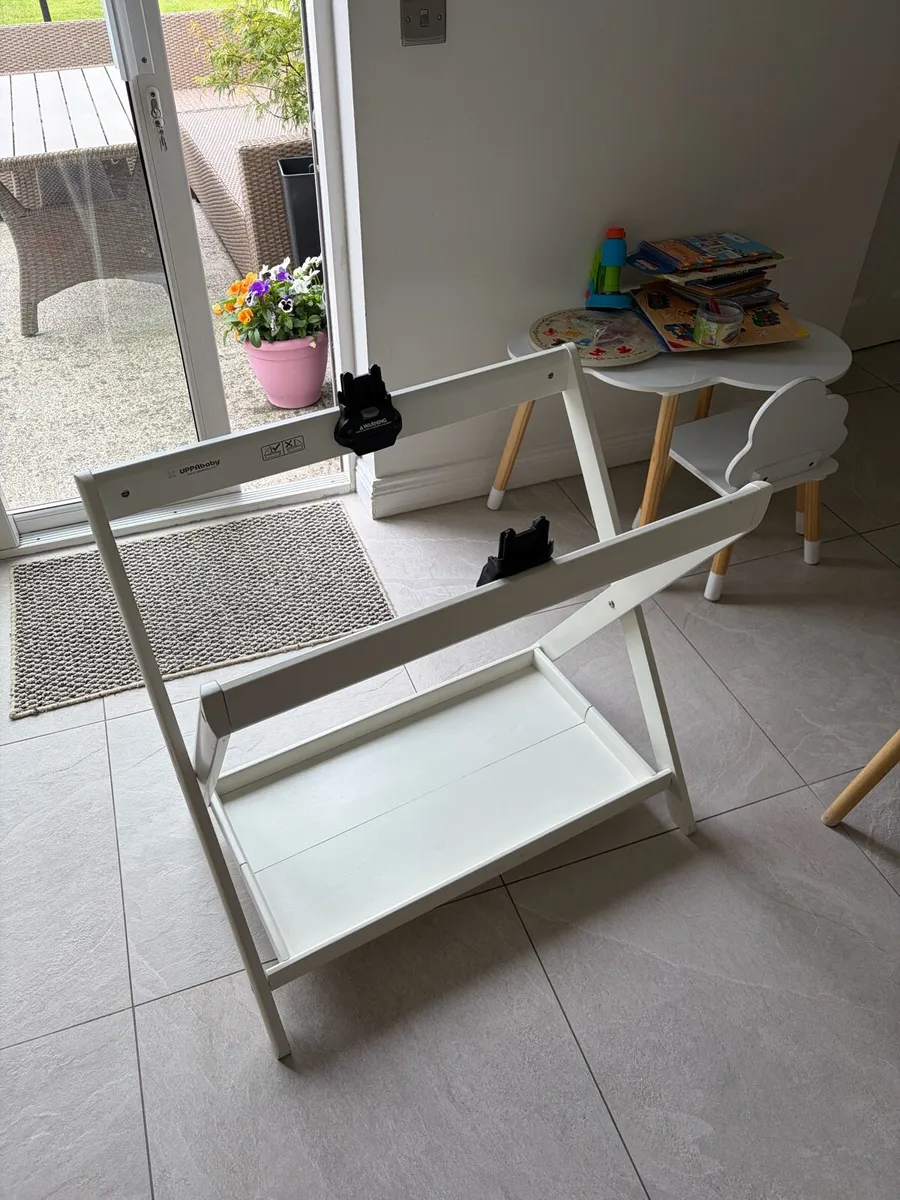 Uppababy bassinet stand - Image 4