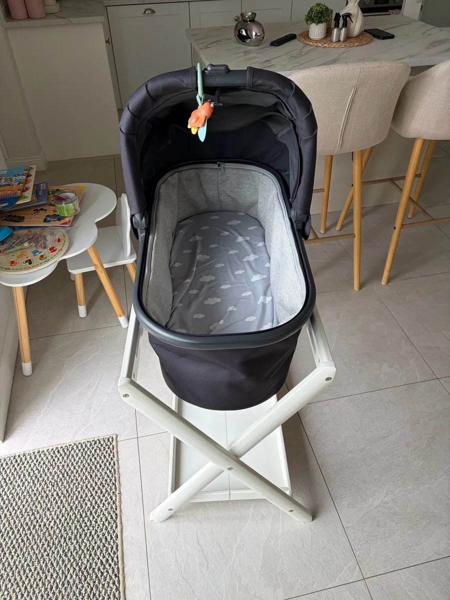 Uppababy bassinet stand - Image 2