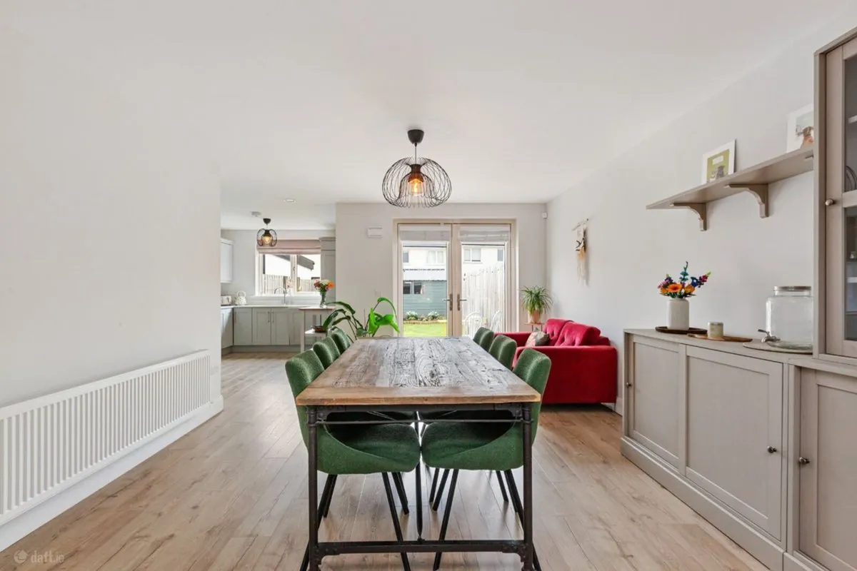 Solid Oak Table + 6 green fabric EZ living chairs - Image 2
