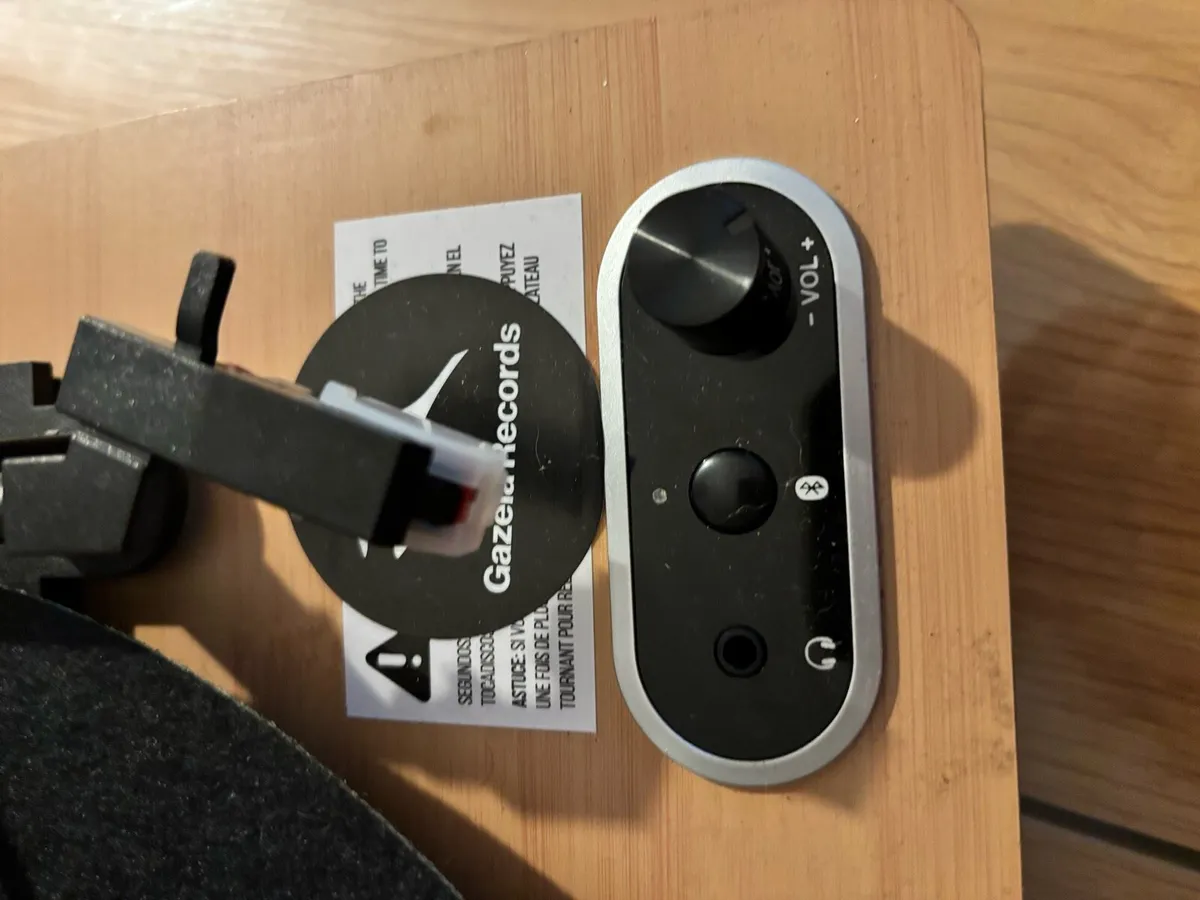 JAM vinyl player with Bluetooth - Image 2