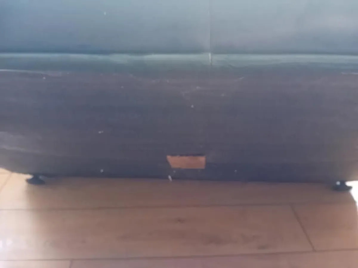Couch - Image 4