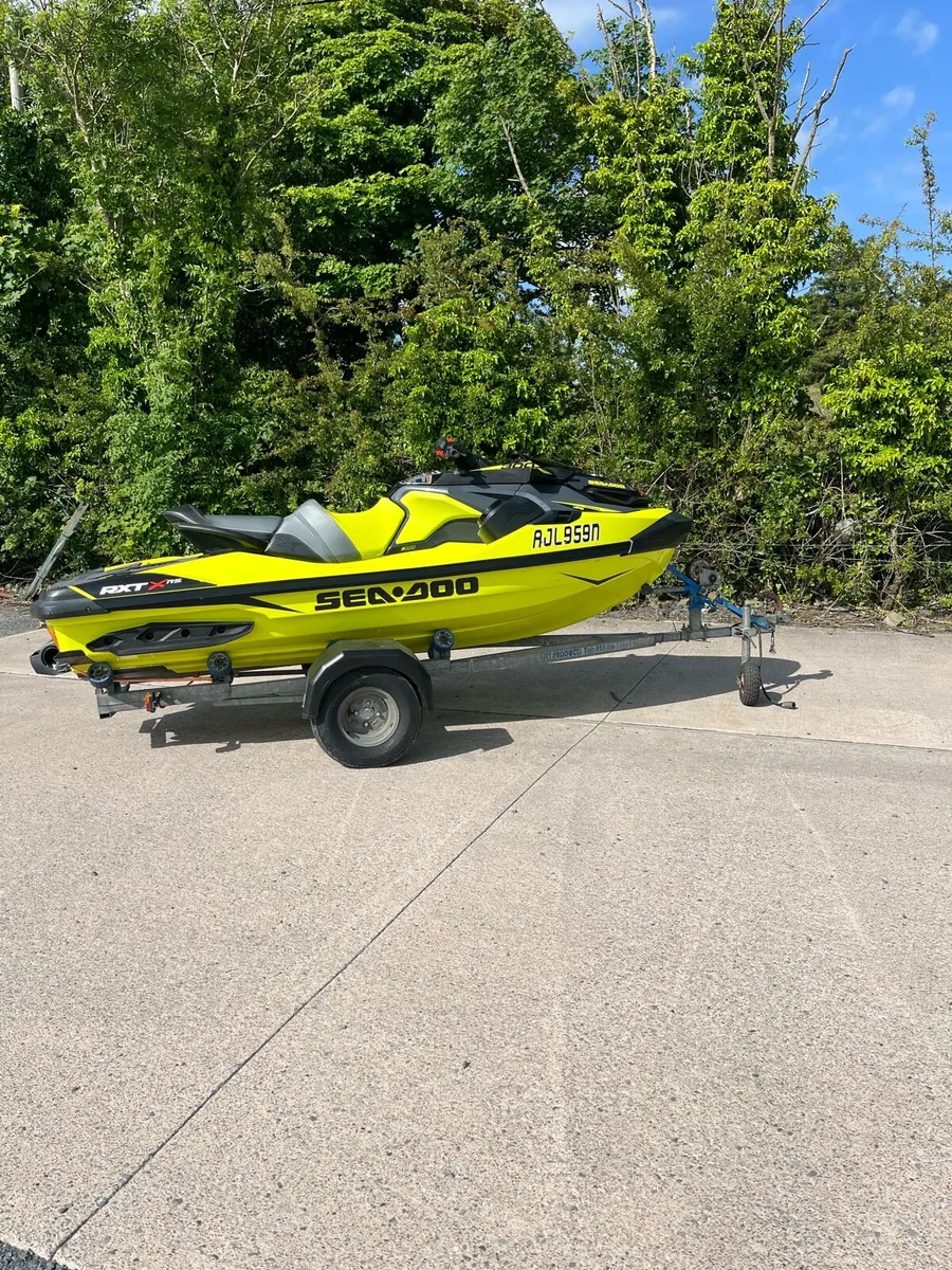 Jet ski - Image 1