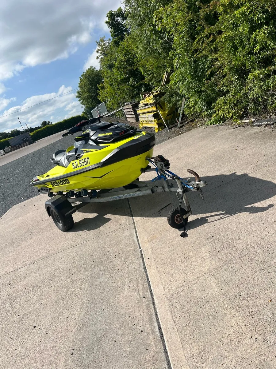 Jet ski - Image 2
