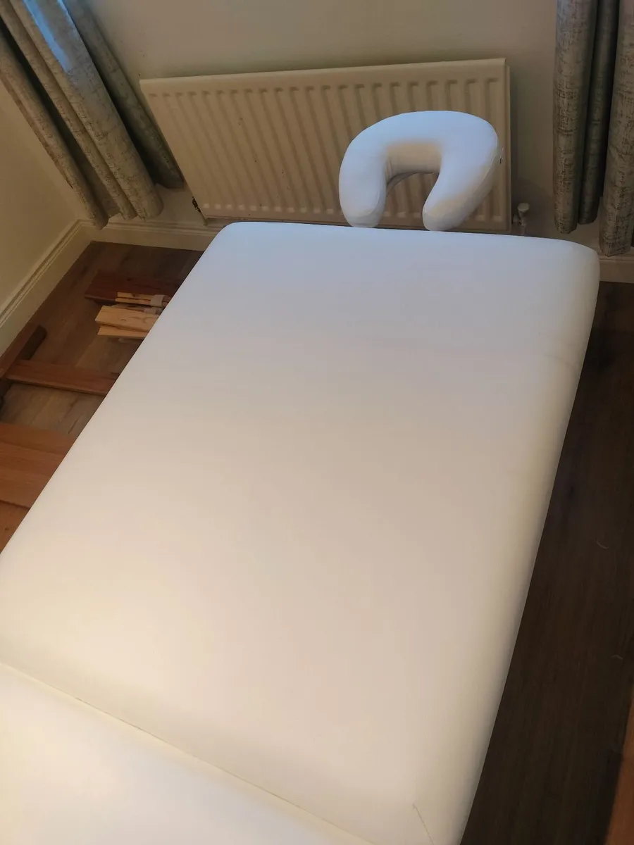 Massage table Beauty table - Image 1