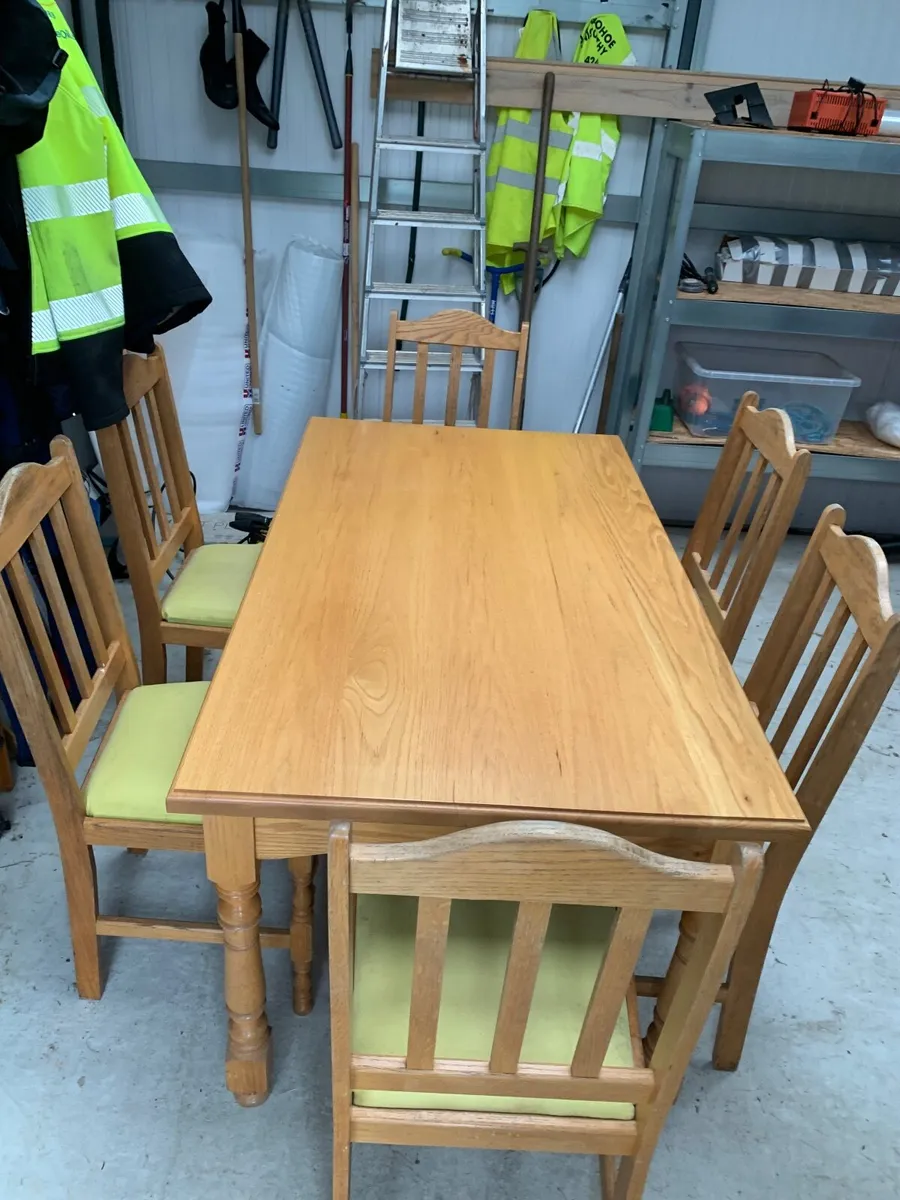 Solid Red Oak Table + 6 chairs - Image 3