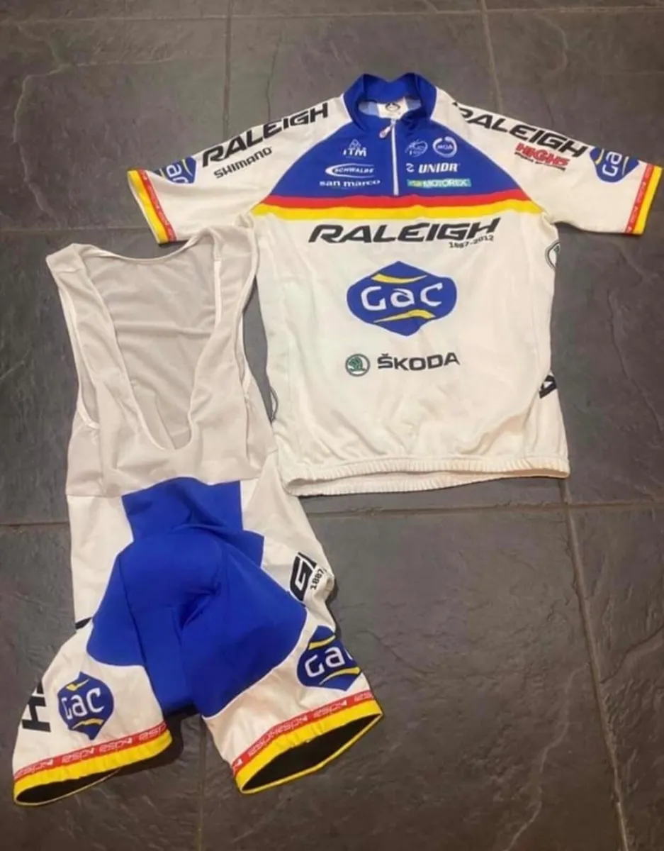 Cycling clothes - Image 1