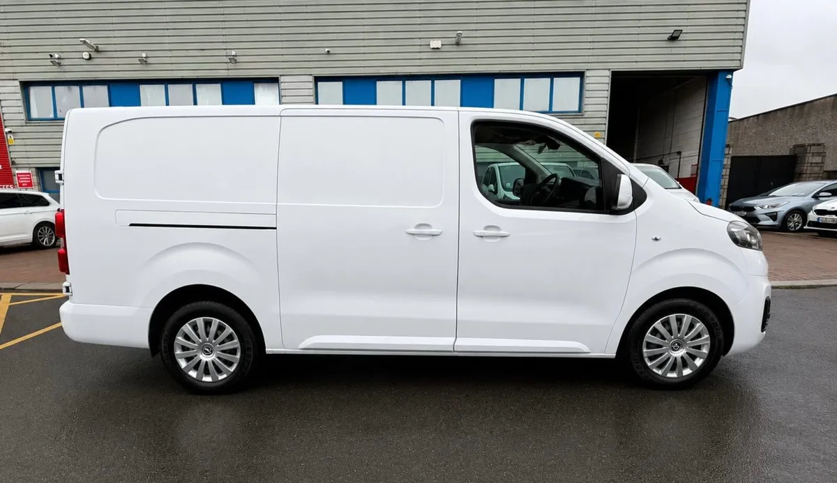 2023 Opel Vivaro LWB Reverse Camera - Image 3