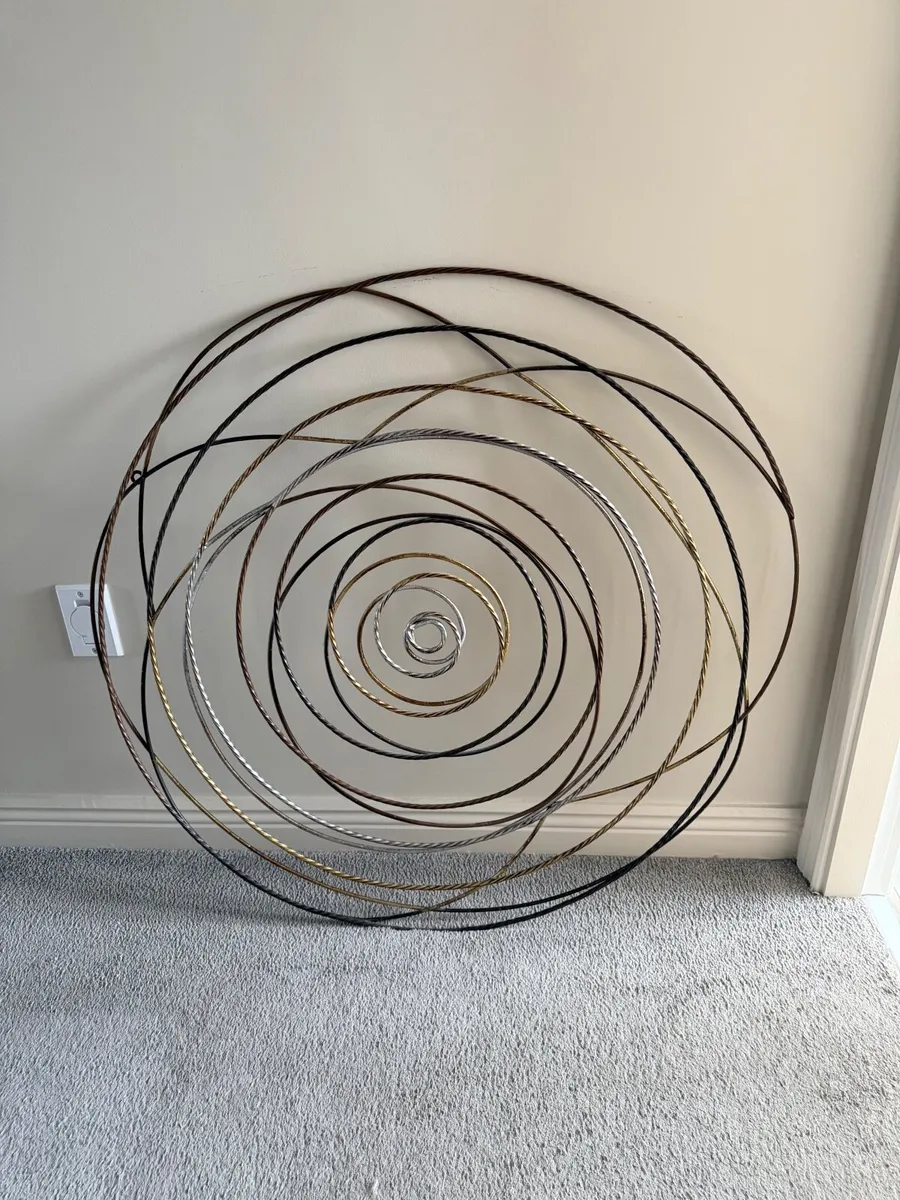 Metal/Circle Rope Effect Wall Art - Image 1