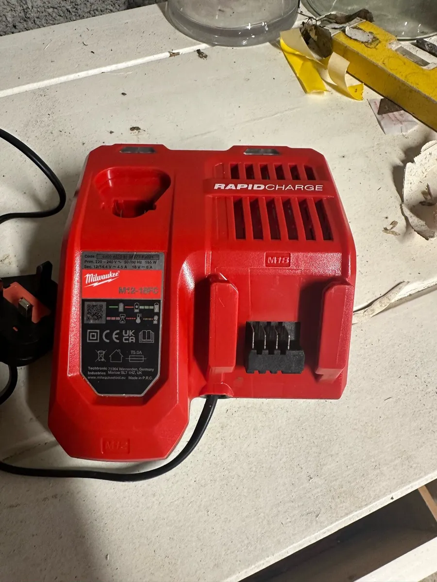 Milwaukee SDS M18 18v drill with 5ah battery and c - Image 4