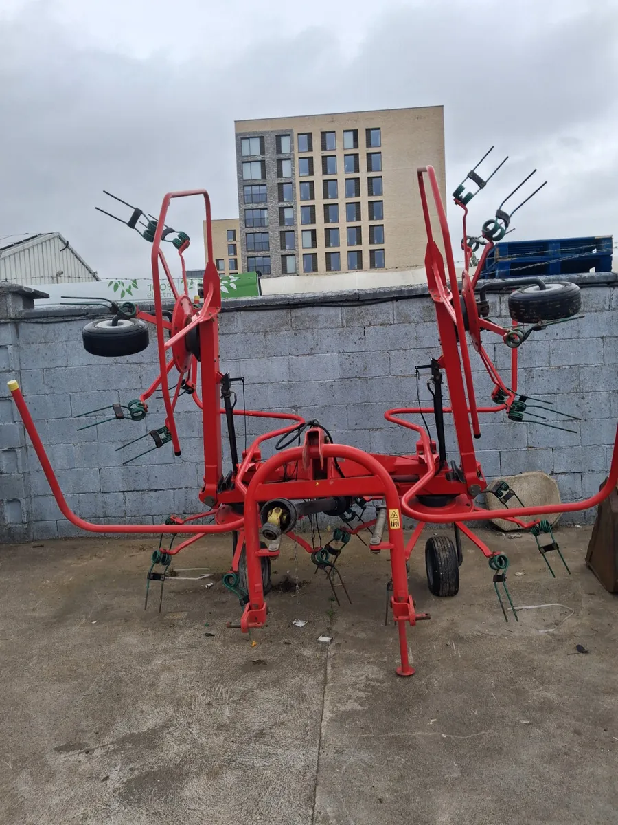 Kvernland 4 rotor tedder - Image 1