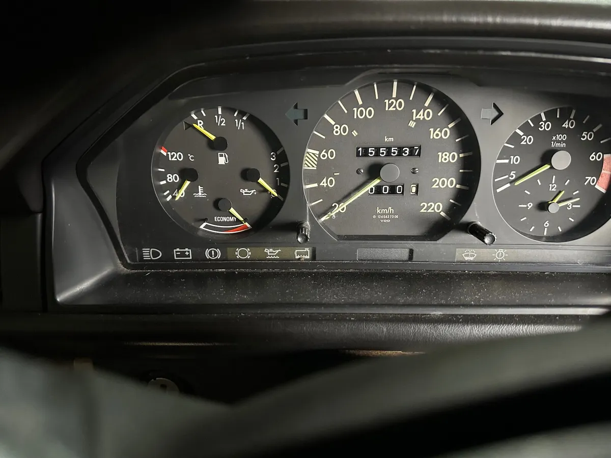 Mercedes-Benz E-Class 1986 - Image 2