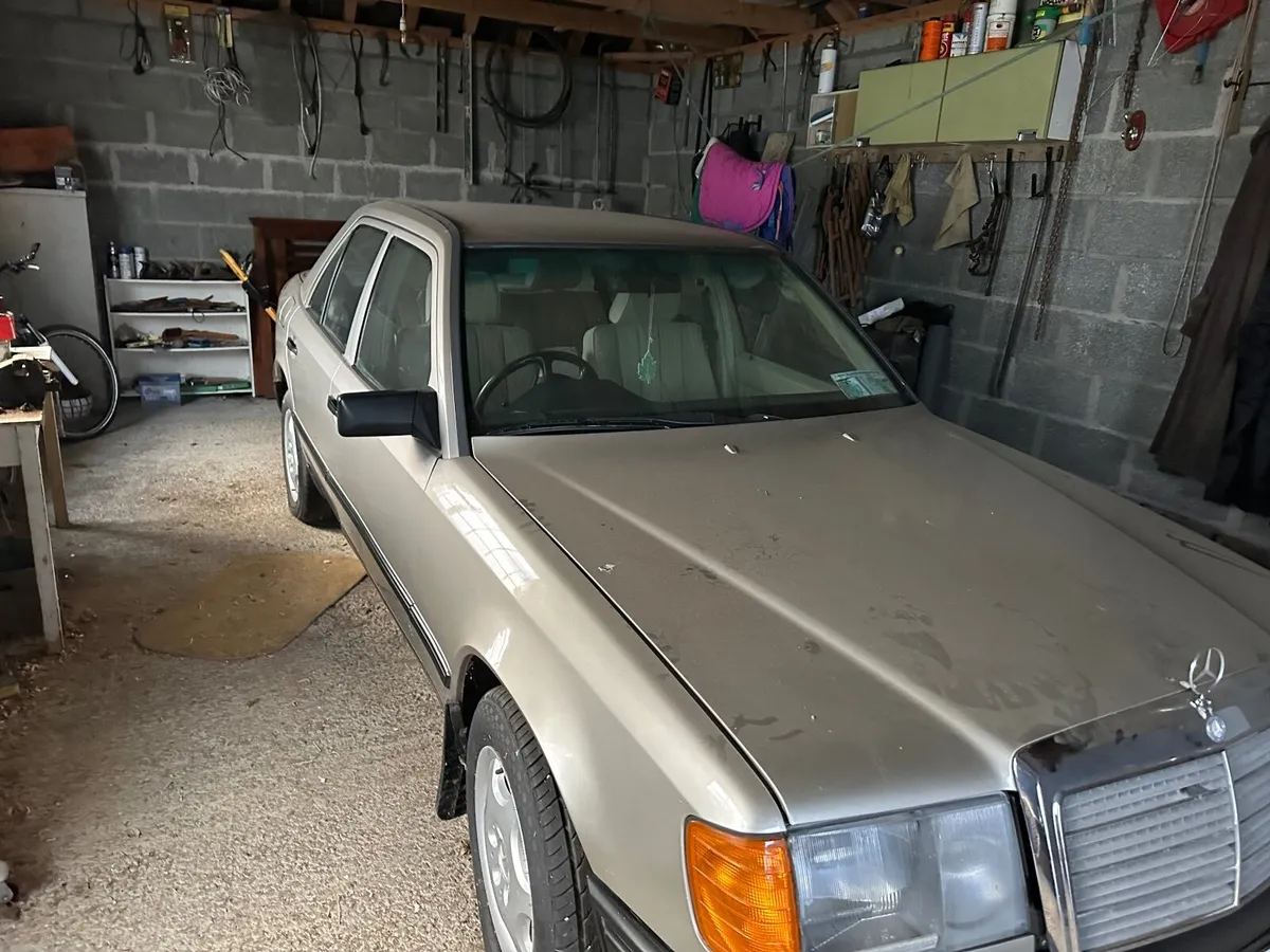 Mercedes-Benz E-Class 1986 - Image 3