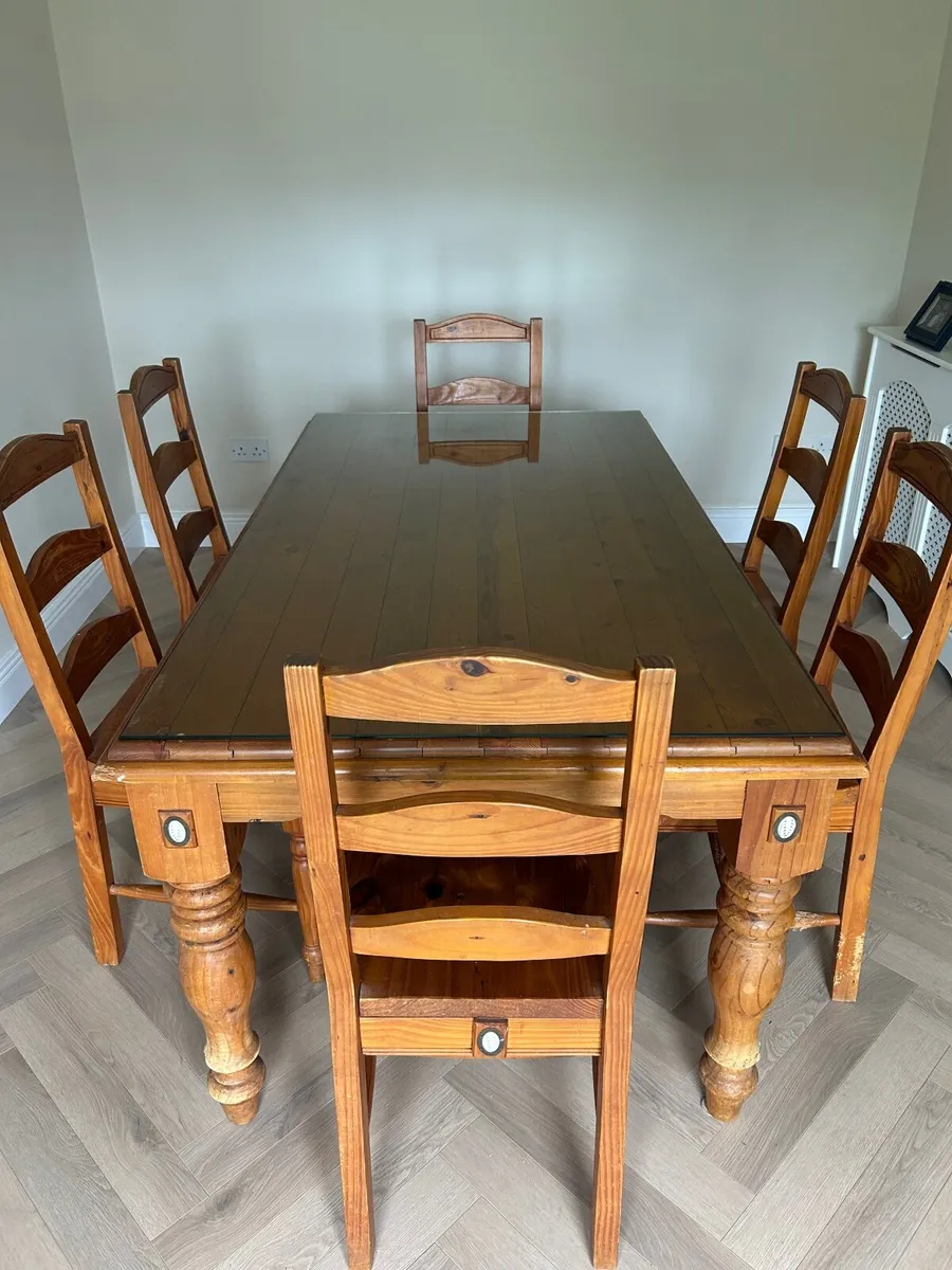 Table & chairs - Image 1