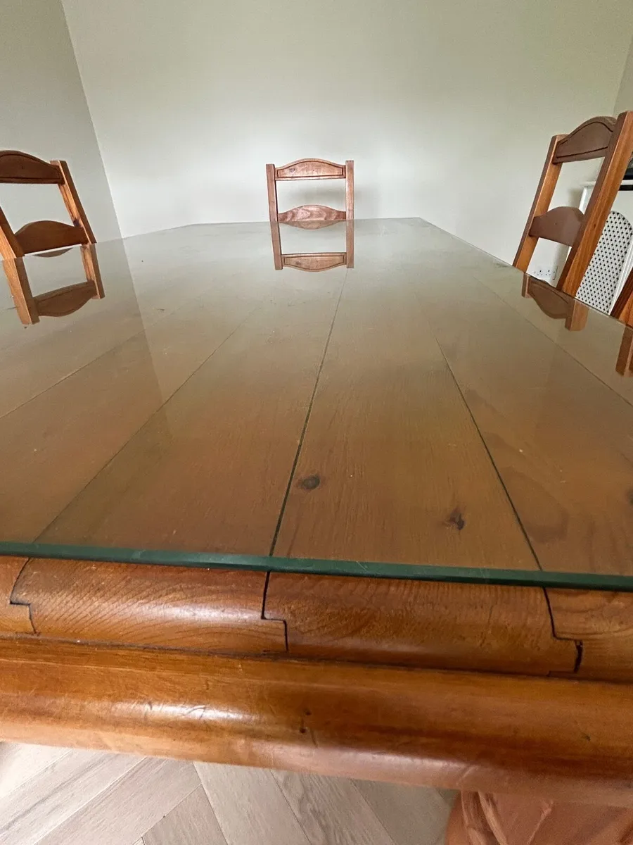 Table & chairs - Image 2
