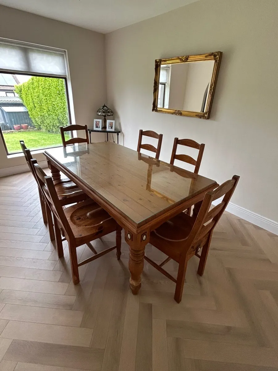 Table & chairs - Image 3