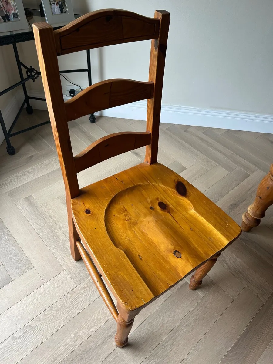 Table & chairs - Image 4
