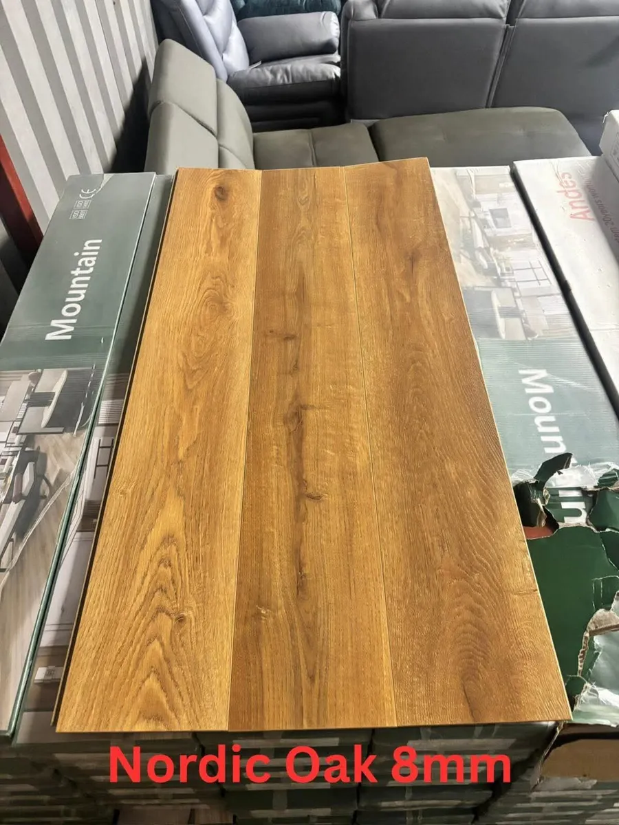 New 8mm Laminated Click Flooring With Underlay - Image 4