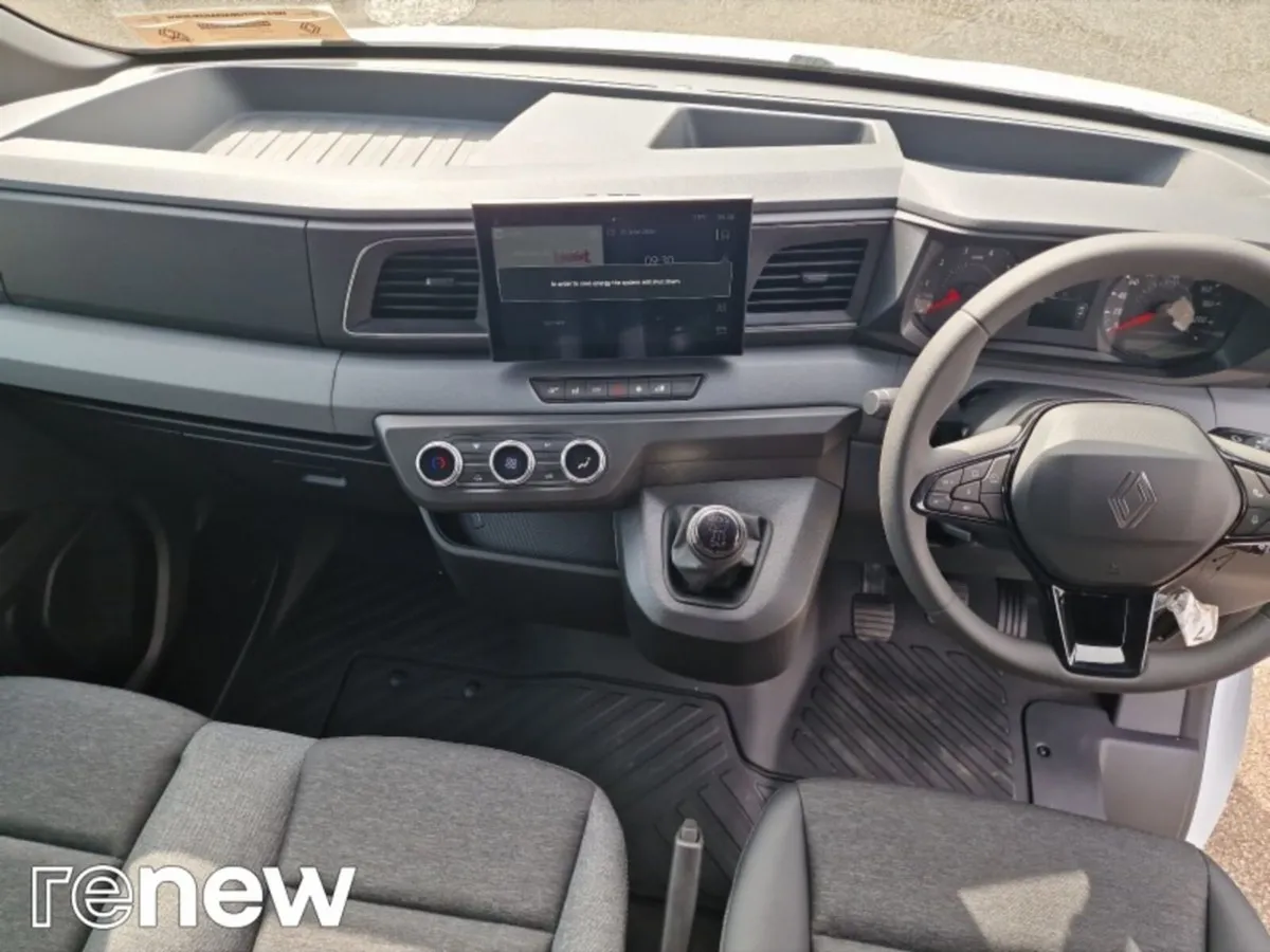 Renault Master Start FWD MM33 130HP with retail Pa - Image 2