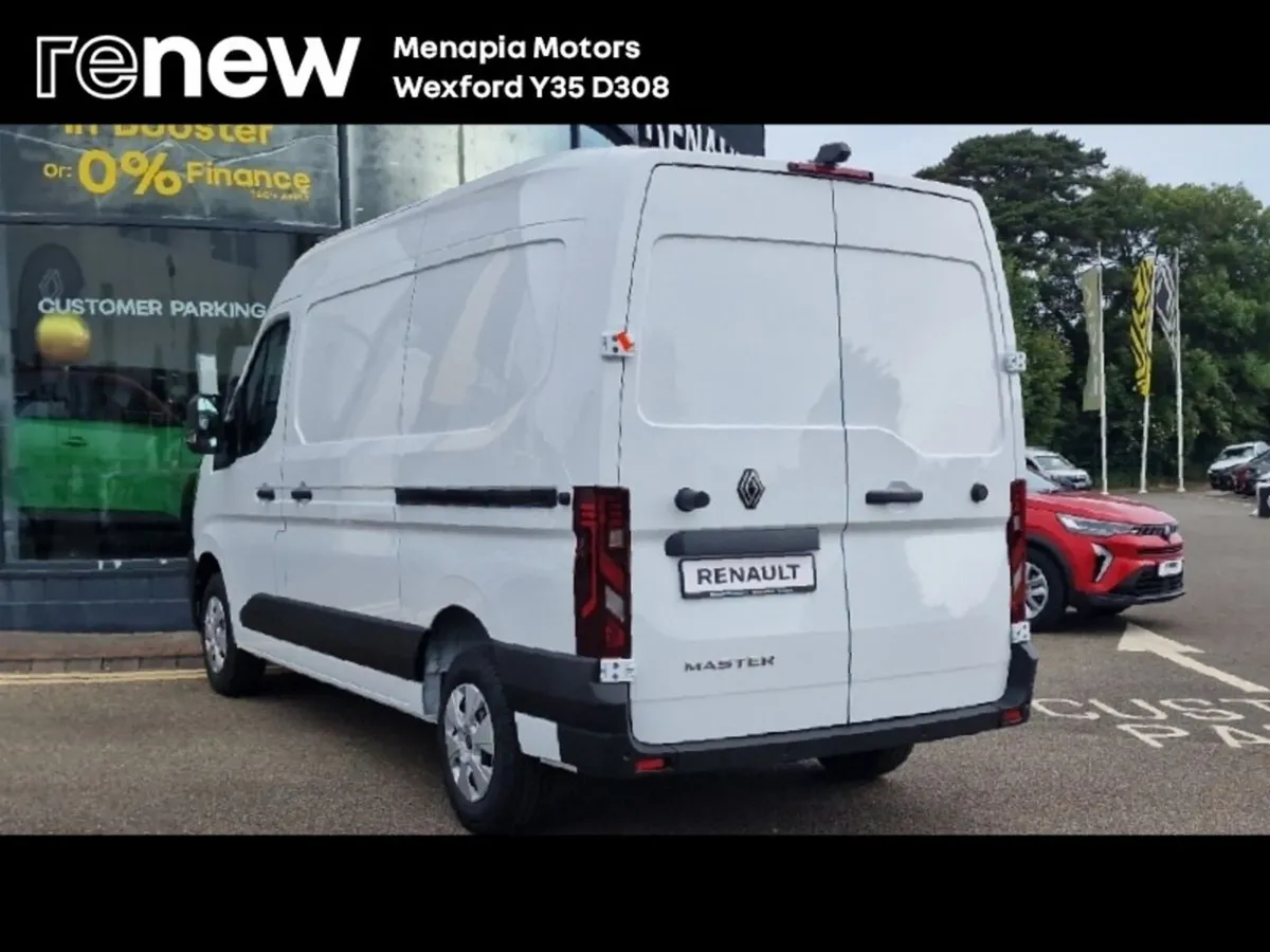 Renault Master Start FWD MM33 130HP with retail Pa - Image 3