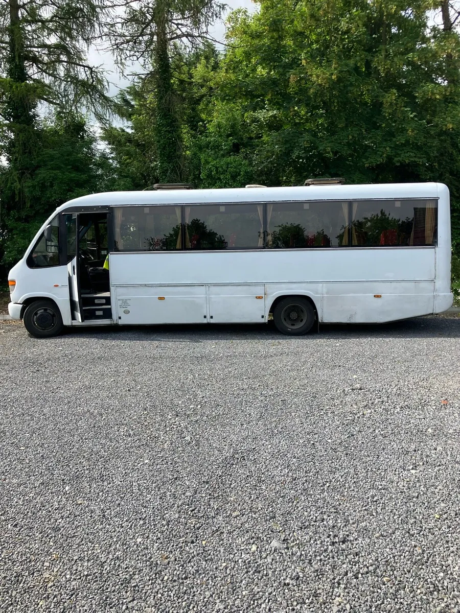 Bus - Image 1